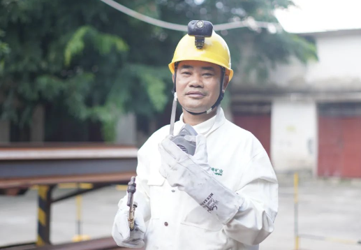 leyu乐鱼·官方web站登录入口员工李勇:全国表彰!leyu乐鱼·官方web站登录入口员工李勇荣膺全国劳动模范